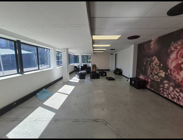 94M² OFFICE TO LET IN WOODMEAD